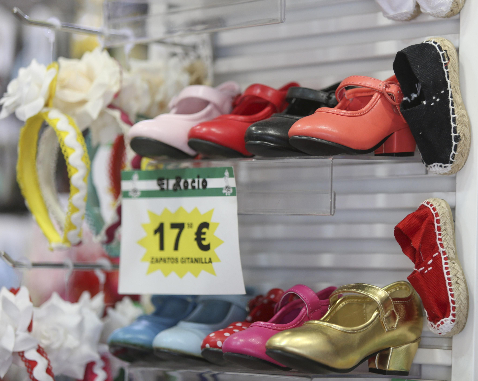 Las tendencias en trajes de flamenca para ir a la Feria de Málaga, en fotos