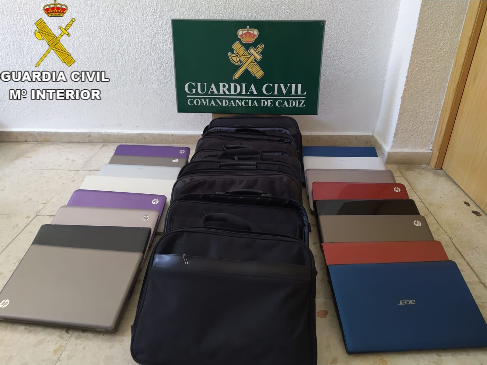 Algunos de los ordenadores devueltos a la Guardia Civil.