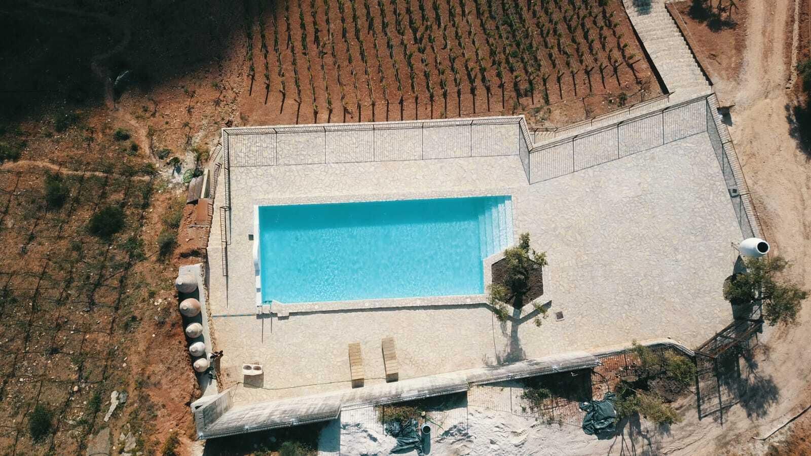 La piscina del Eco Hotel Cueva del Gato