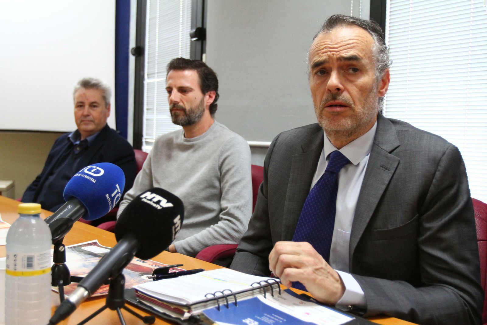 Antonio Mancebo, Ángel Sánchez y Carlos Ortiz en la sede de Aiqbe.