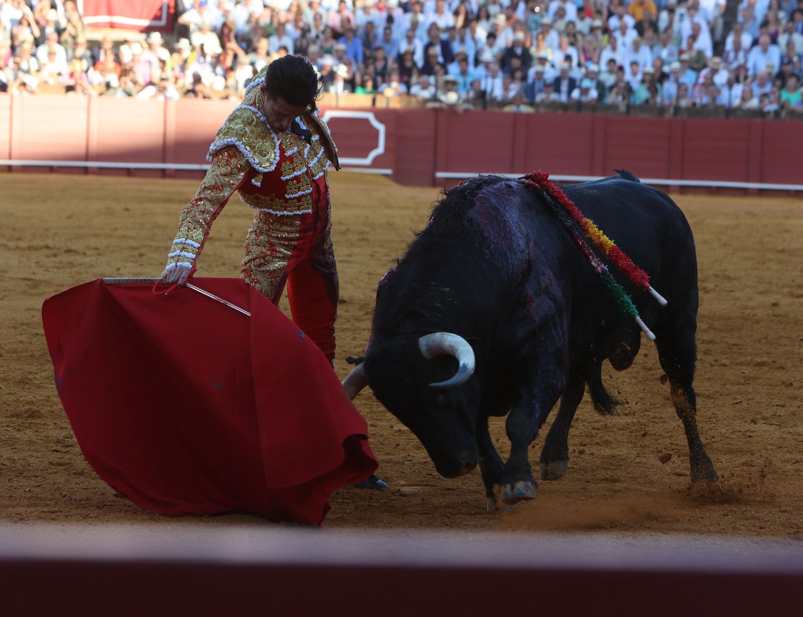 Imágenes de la corrida de toros en la Feria de Sevilla 2023 con El Juli, Alejandro Talavante y Tomás Rufo