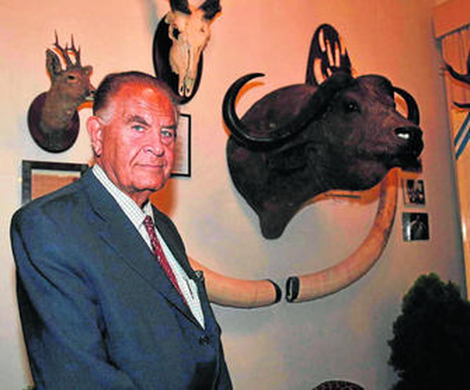 Sánchez-Ariño, en el 'rincón más africano' de la muestra de la Semana de la Caza, el pasado viernes.