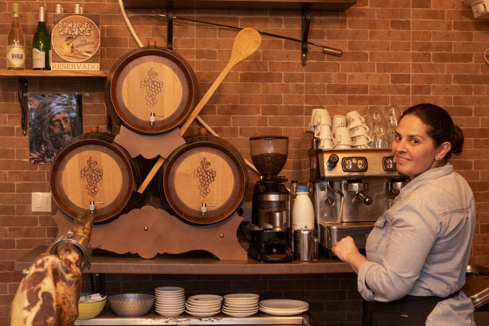 Fotos de los comercios en el mercado Diego Ponce en San Roque