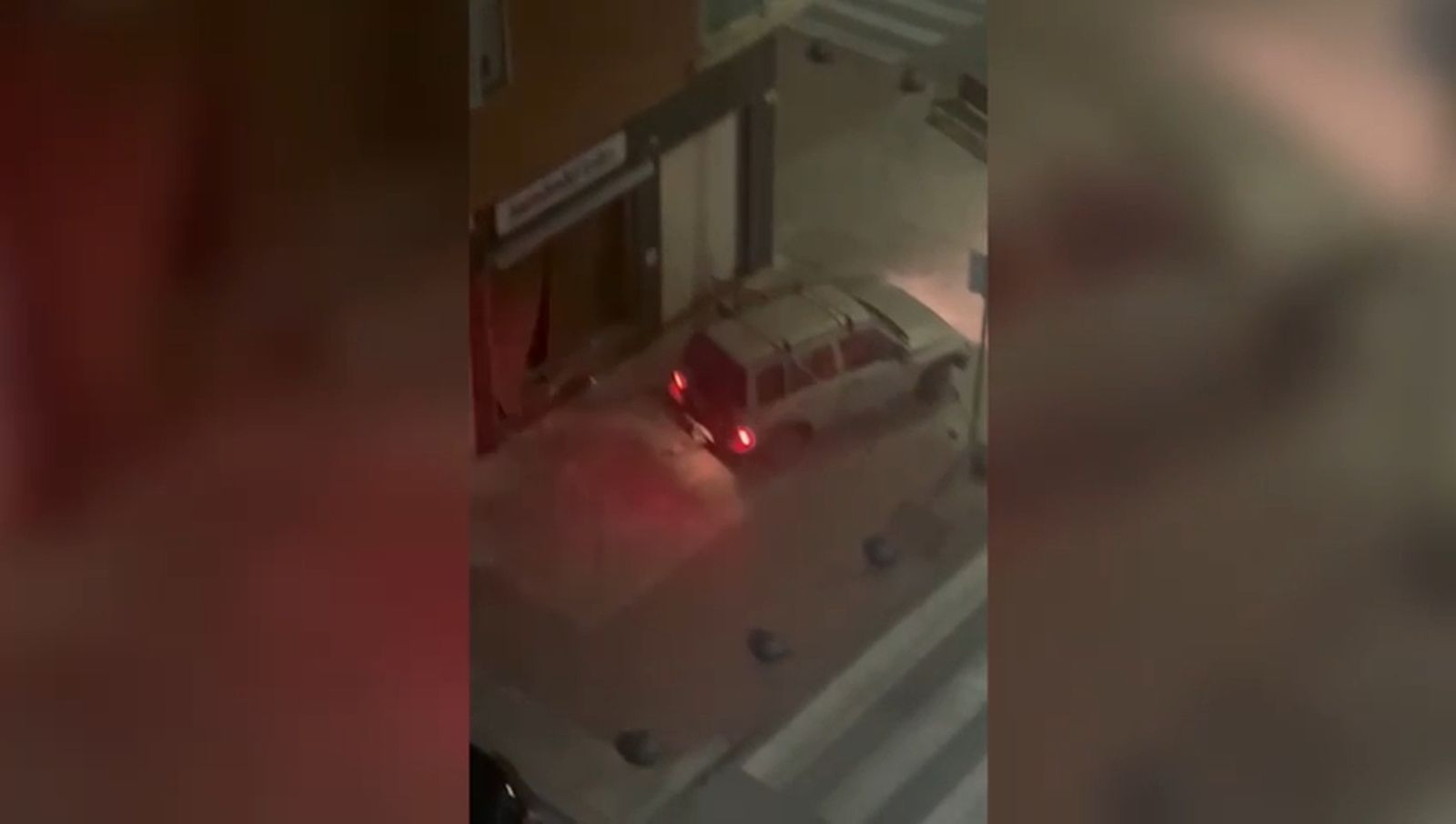 Momento del robo en un comercio de jamón en Jaén