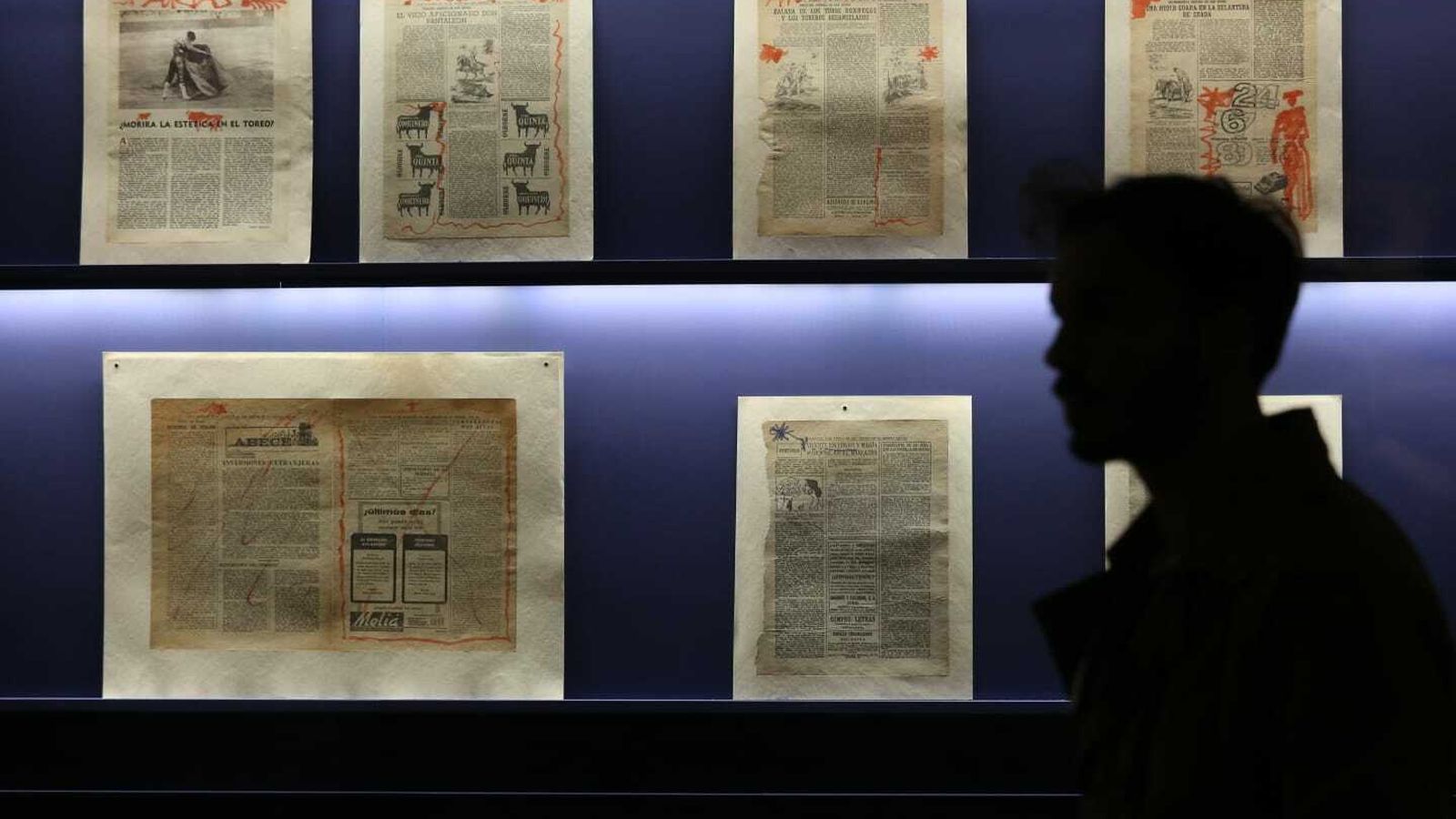 Dibujos inéditos de Picasso sobre las páginas de 'ABC' recogidos en la muestra.