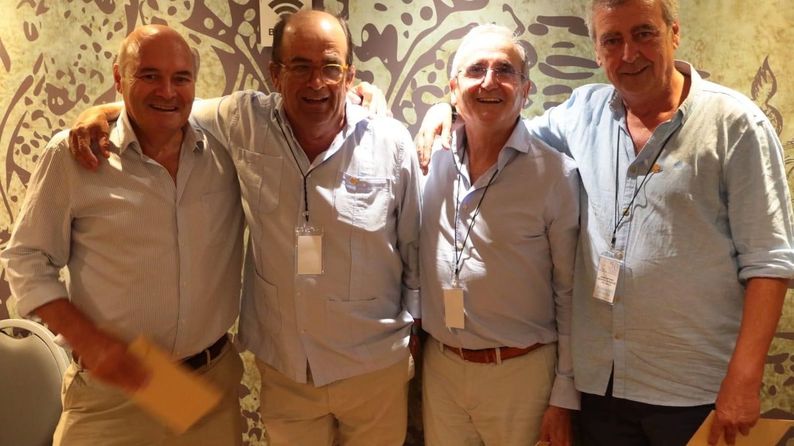 Los antiguos alumnos José Luis de la Rosa, Carlos Maira y Pedro Romero, durante la celebración.