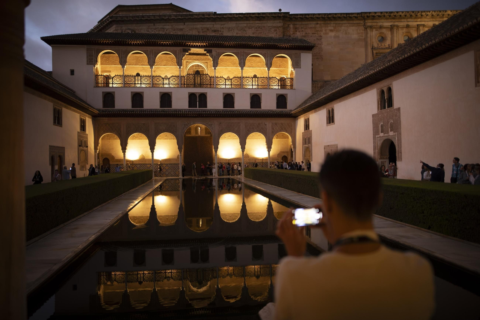 Así es visitar La Alhambra durante el amanecer
