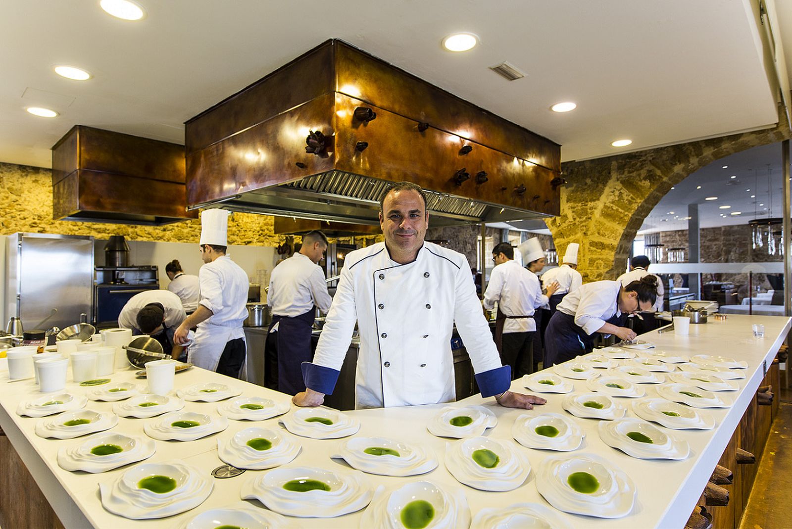 El chef Ángel León, en su restaurante Aponiente.
