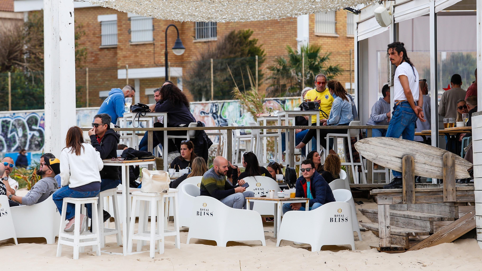 Un día de levante en Tarifa, en imágenes
