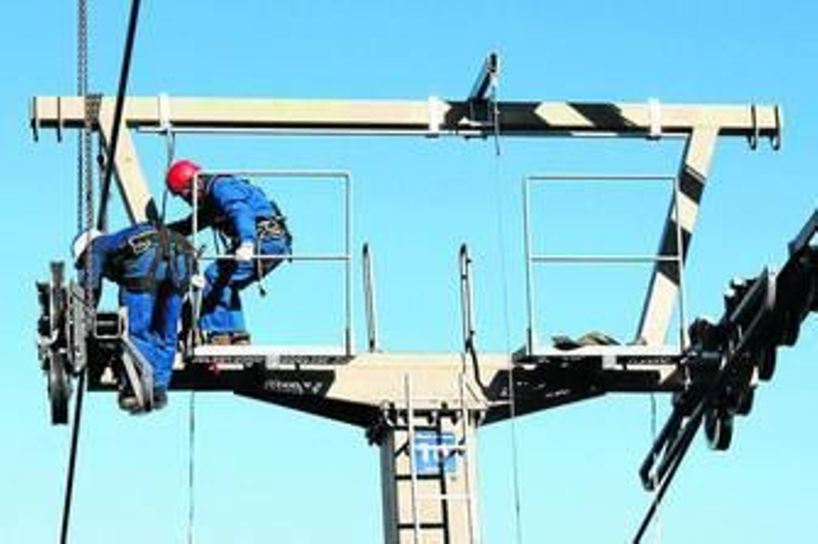 Sólo las pilonas permanecen estos días en su ubicación.