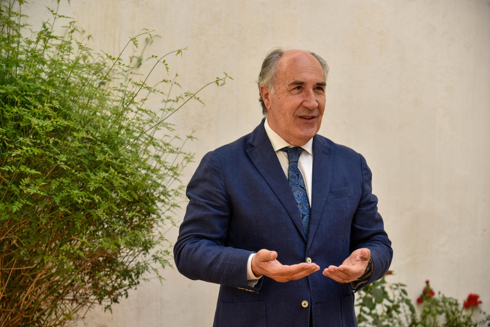 José Ignacio Landaluce, alcalde de Algeciras, en un patio del Ayuntamiento.
