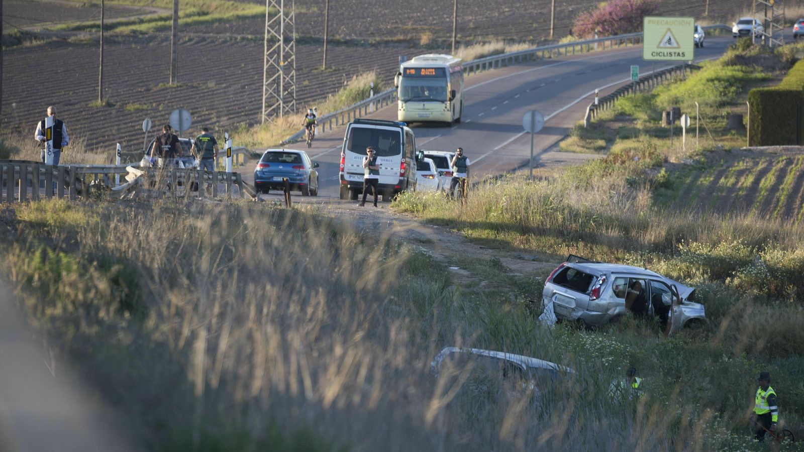 La escena del accidente, llena de guardias civiles.