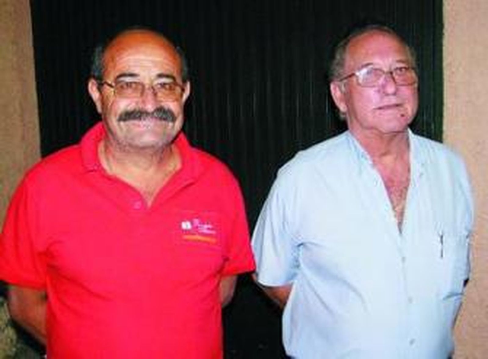 Eloy Vicente Fernández junto a un compañero de candidatura.