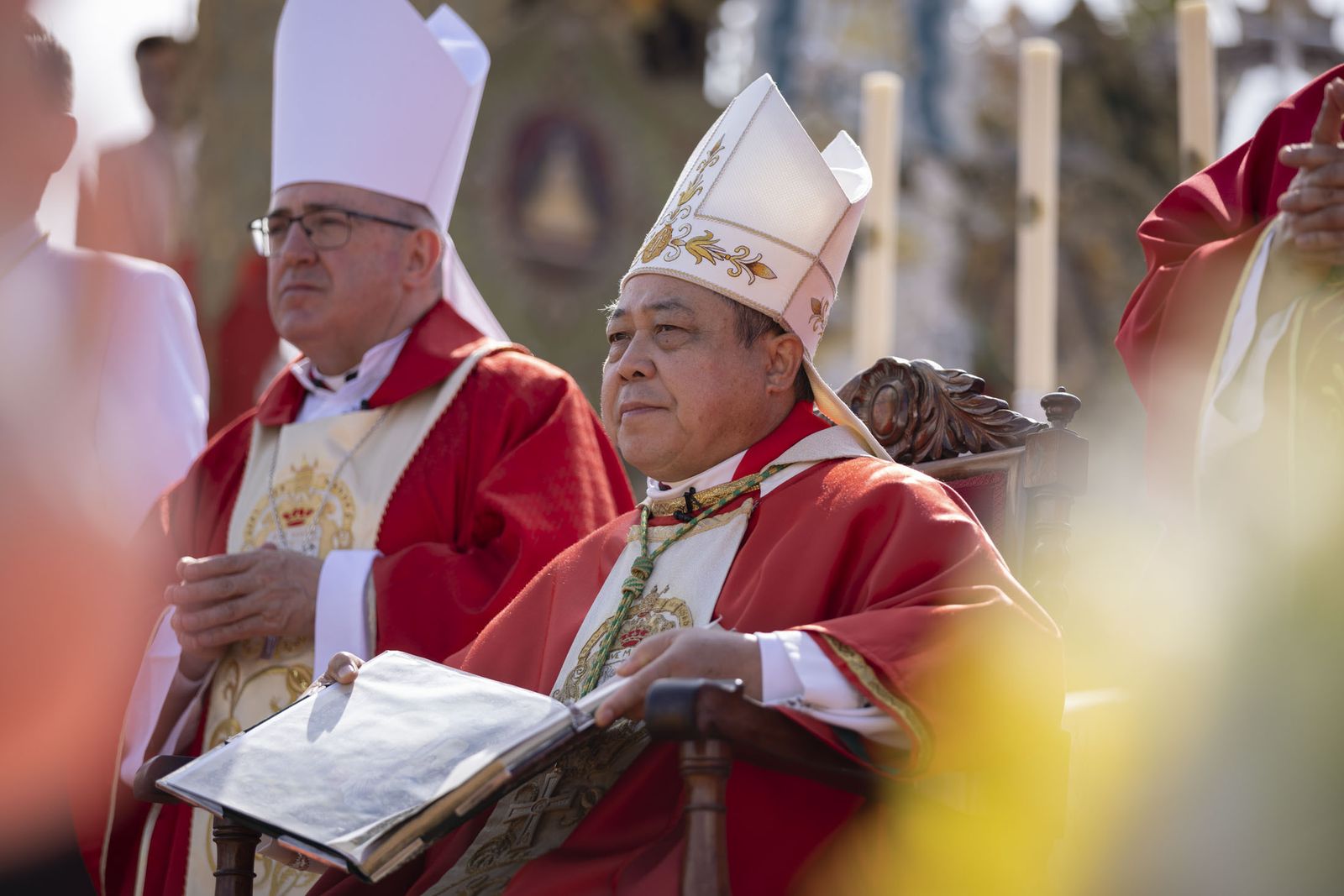 El Rocio 2023: Imágenes de la misa Pontifical del Domingo de Pentecostés