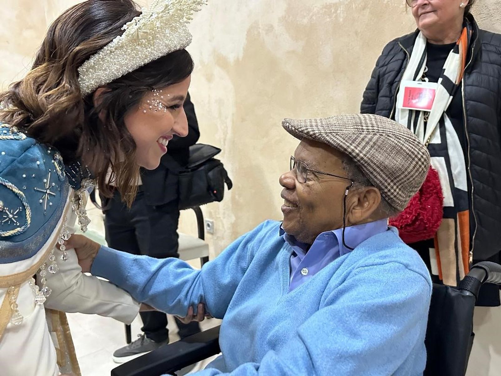 La Estrella de Oriente saludando a Fernando Souza en la residencia de San Juan de Dios.