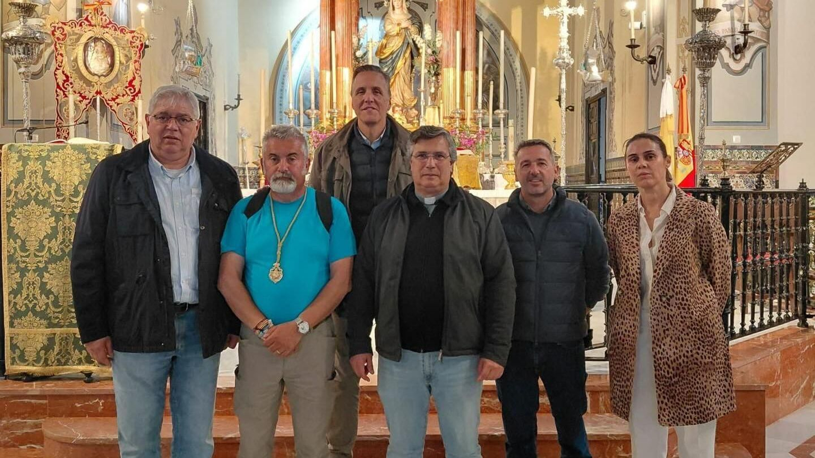 Bienvenida de los miembros de la Junta de Gobierno de la Hermandad Matriz de Almonte a Jose Manuel Ansoleaga.