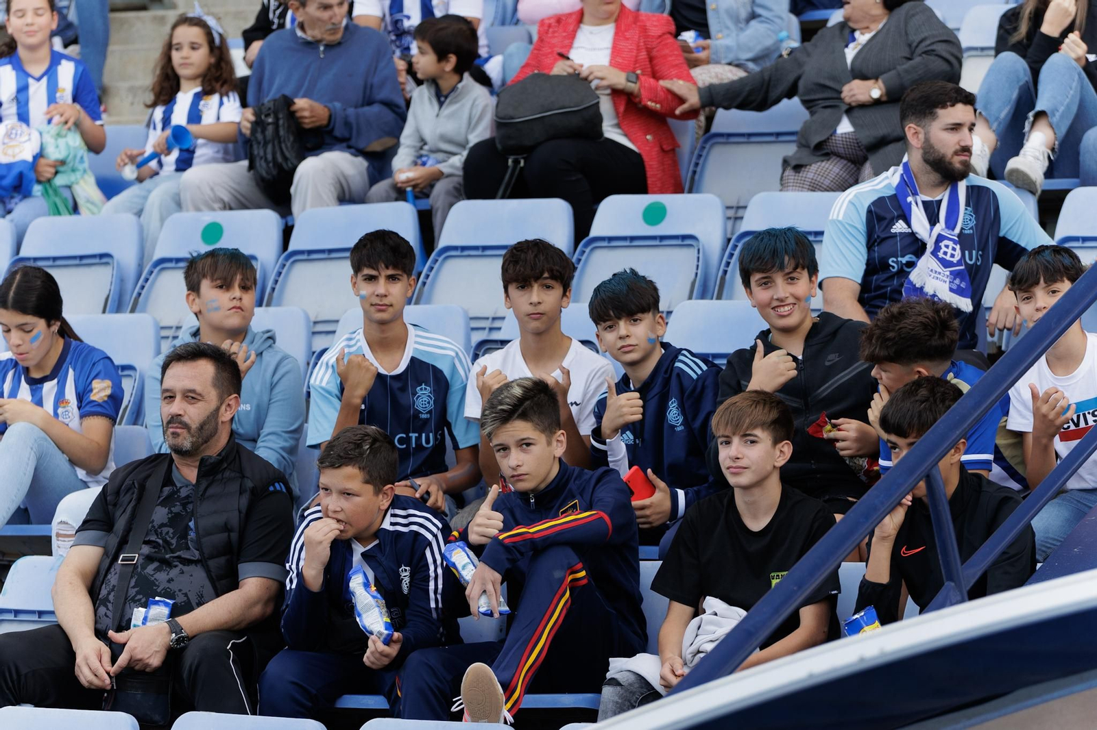 Las mejores imágenes de la afición del Recre en el partido contra la Segoviana