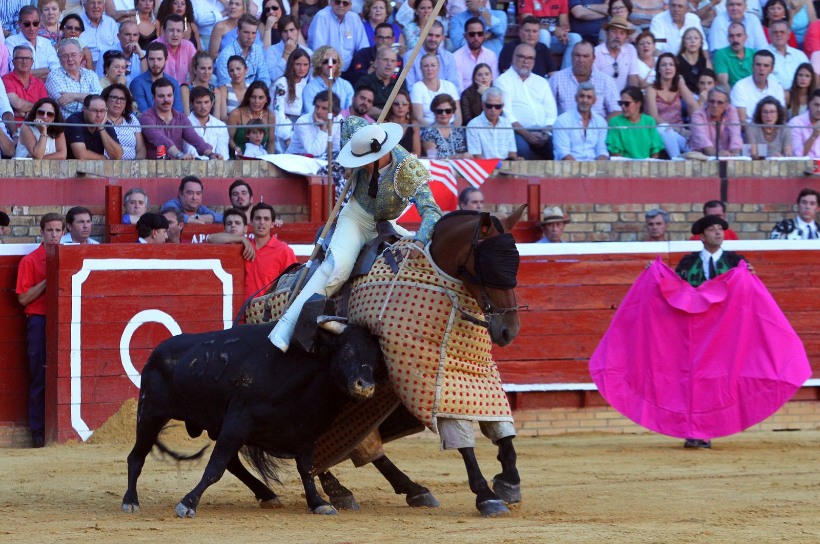 Imágenes de la Novillada de Rafael Serna, Emilio Silvera y Rodrigo Molina.