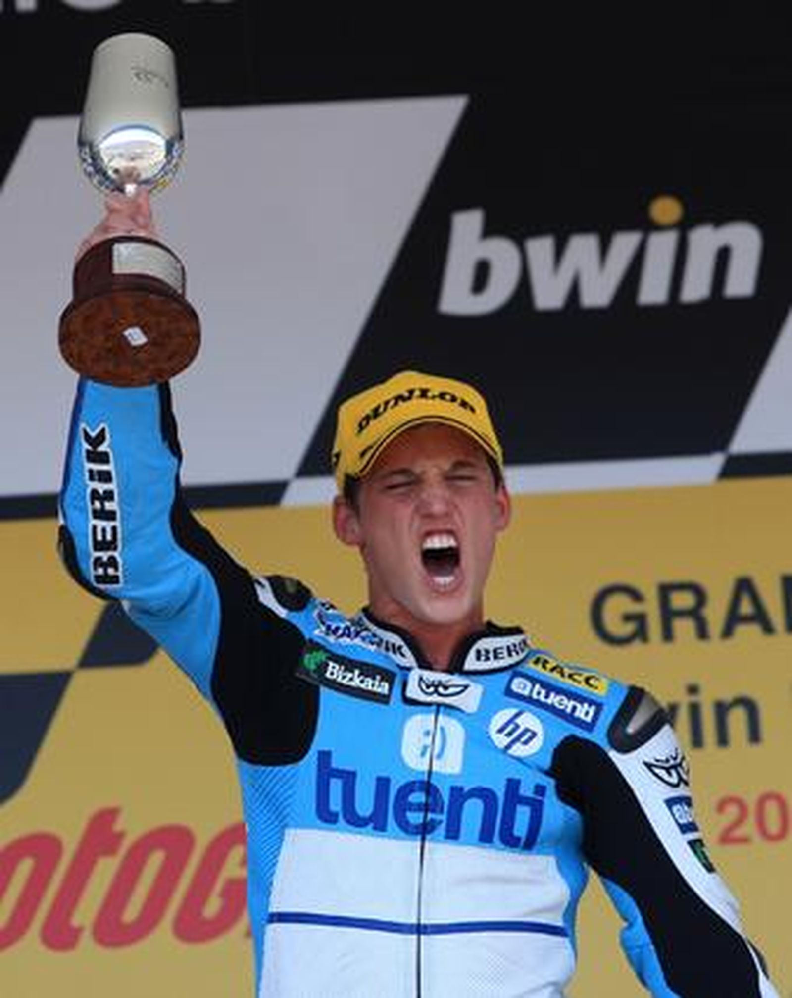 Pol Espargaró lidera el festival español en 125cc, secundado por Nico Terol y Esteve Rabat. 

Foto: Juan Carlos Toro y Manuel Aranda