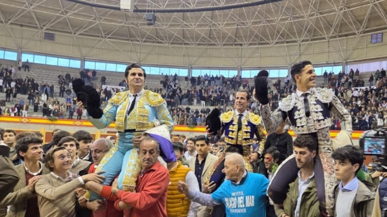 Morante a hombros en Moralzarzal el pasado fin de semana.