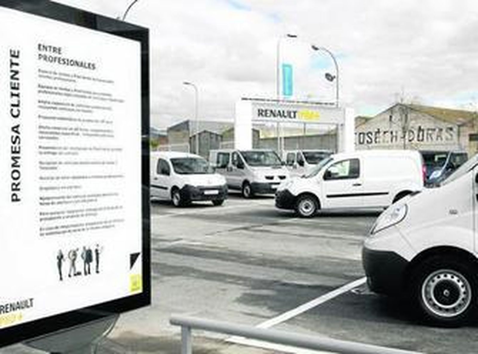 Fajisa Automóviles presentó su nuevo servicio en Granada en noviembre de 2010.