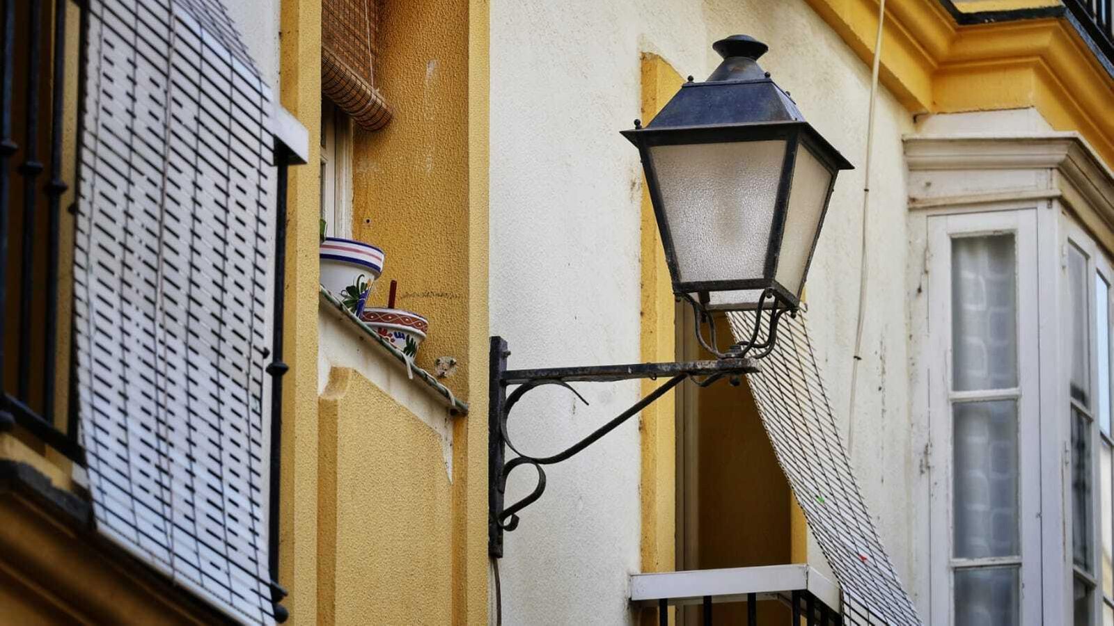 La farola tradicional de Cádiz.