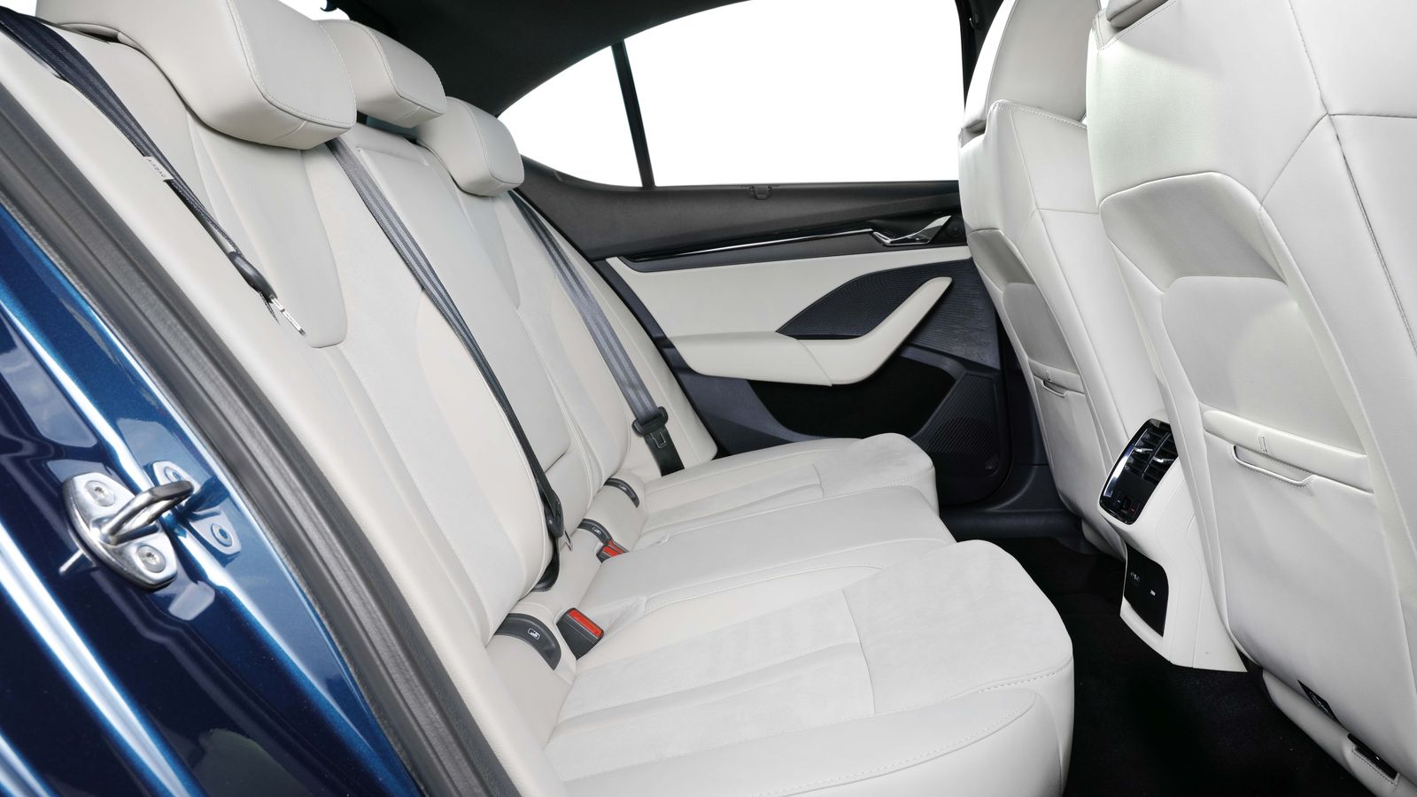 No hay variaciones en el espacio habitable respeto a otras versiones del Octavia en estos PHEV. En cualquier caso, las cotas son formidables.