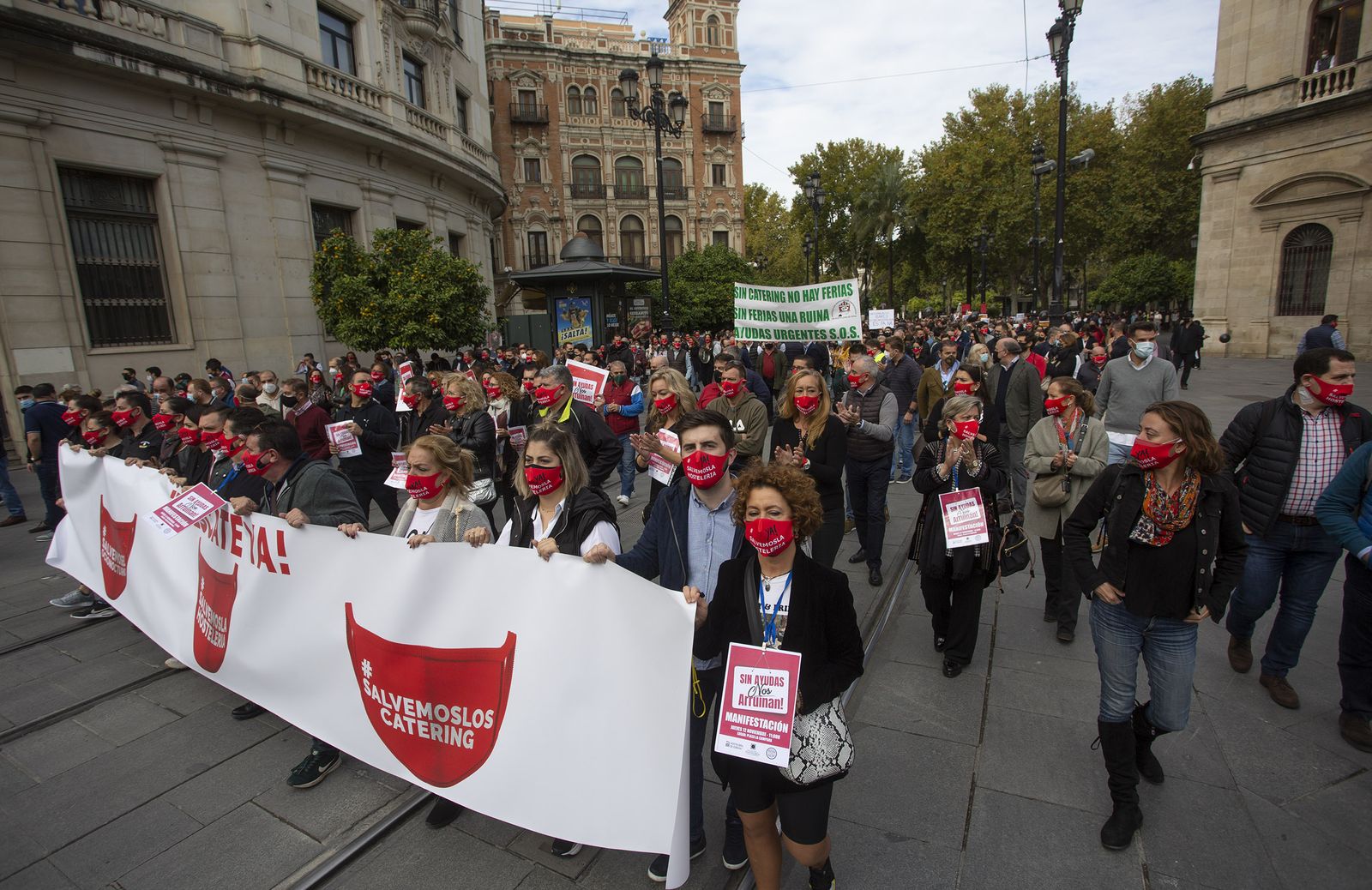 La manifestación de los hosteleros de Sevilla, en imágenes