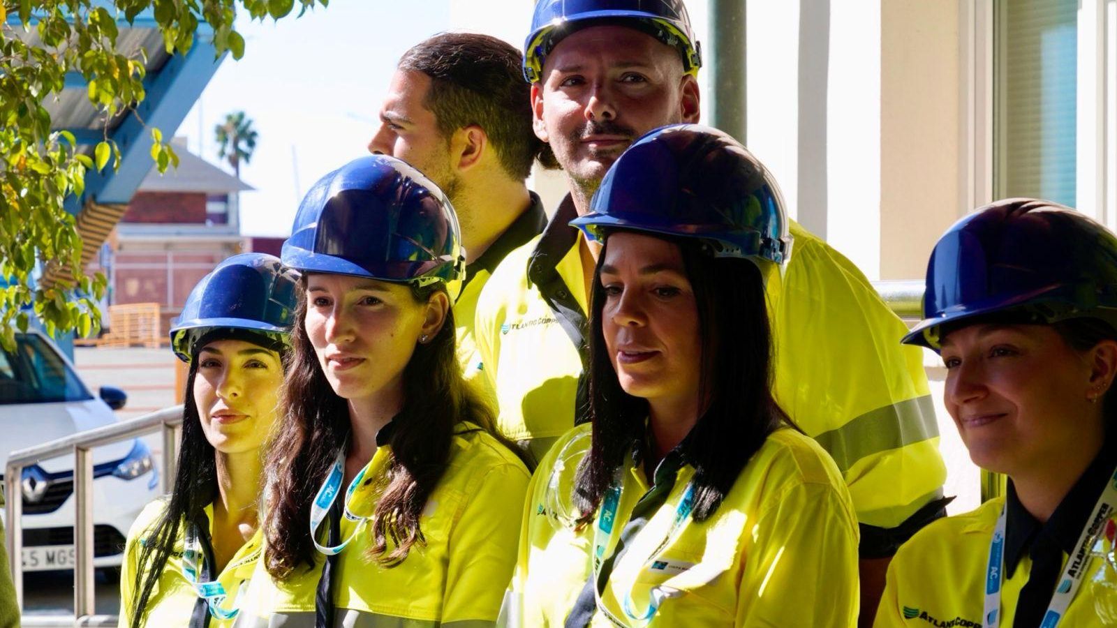 Algunos de los jóvenes que se incorporan a Atlantic Copper.