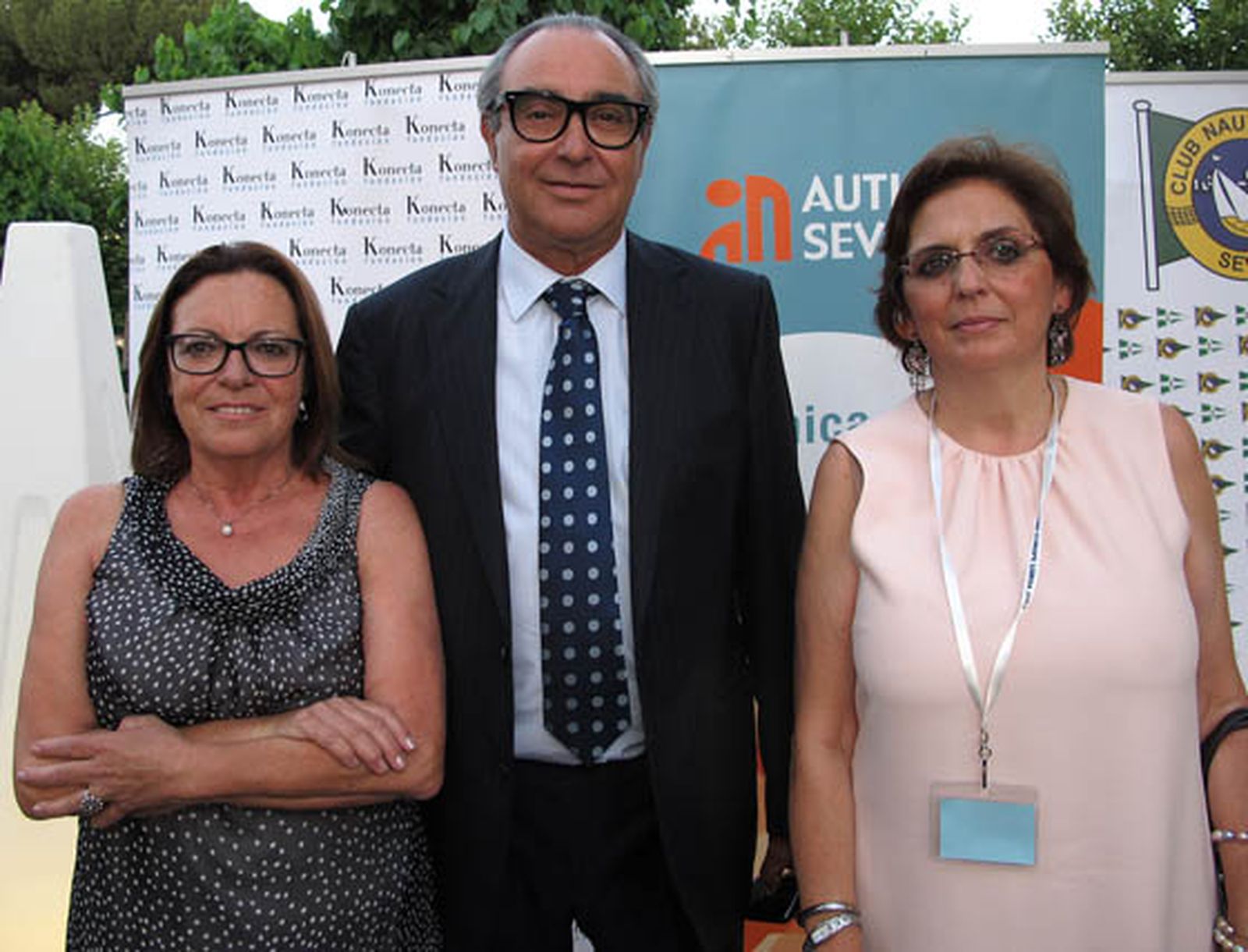 María Luz Hurtado, José Manuel Porras, presidente de Cermi, y Manuela Martínez Aguila, vocal de Autismo Sevilla.

Foto: Victoria Ramírez