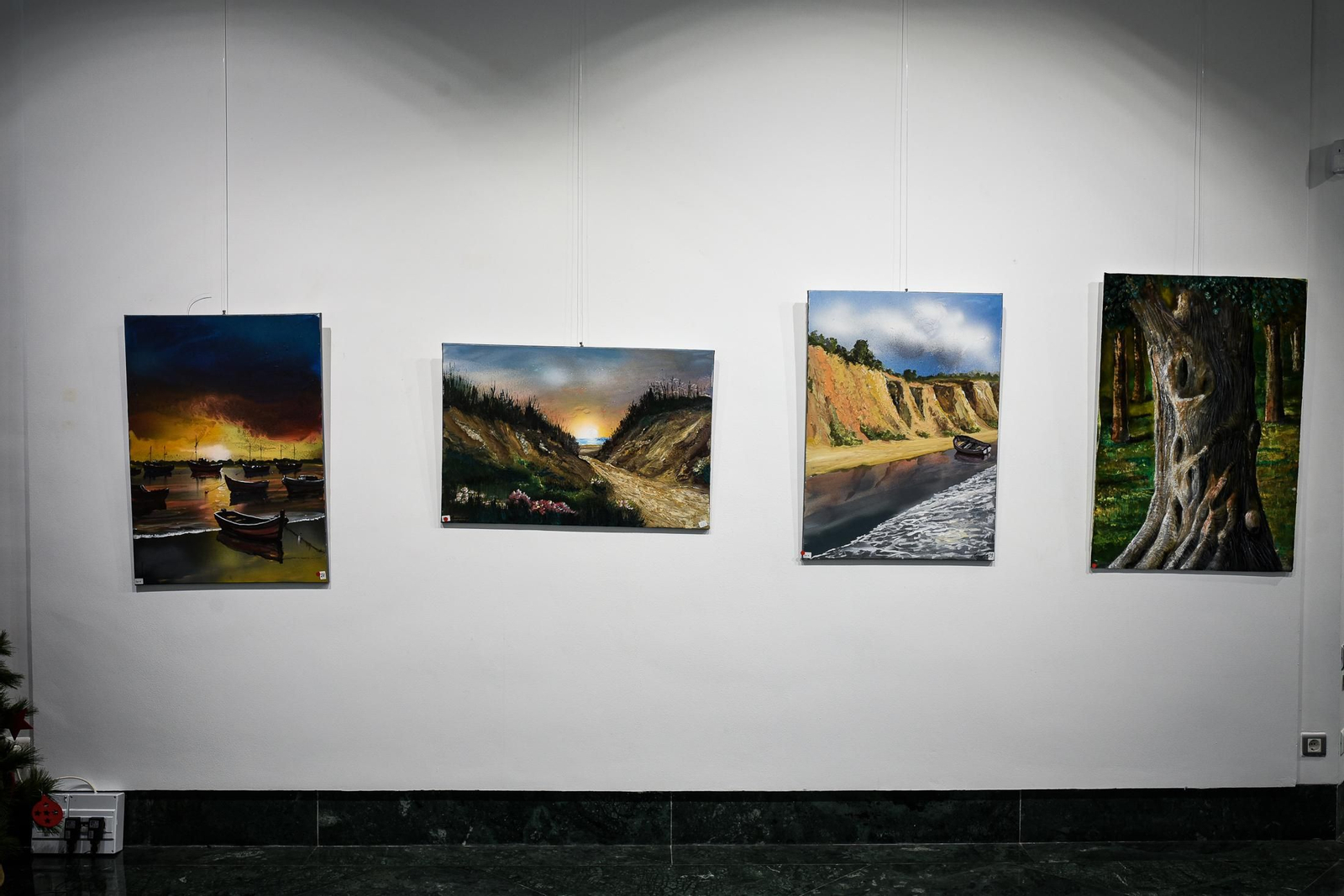 Imágenes de la exposición de Alfonso Aramburu en Caja Rural