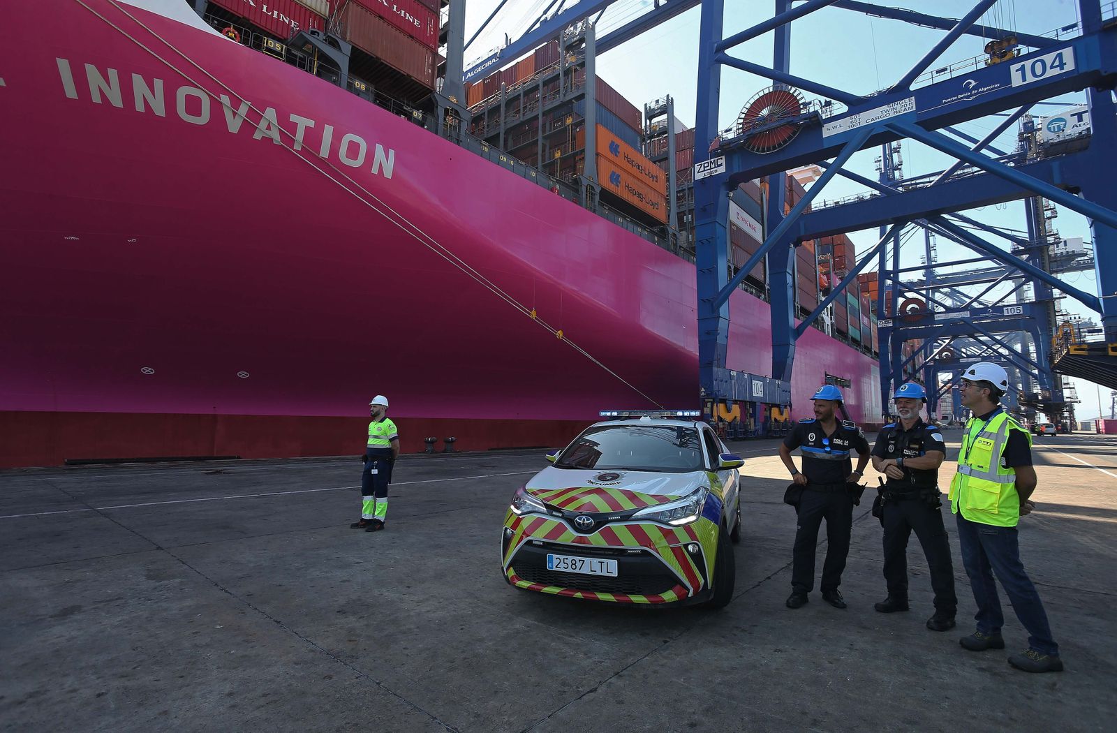 Fotos de la visita del buque ' One Innovation', el tercer portacontenedores más grande del mundo, en Algeciras