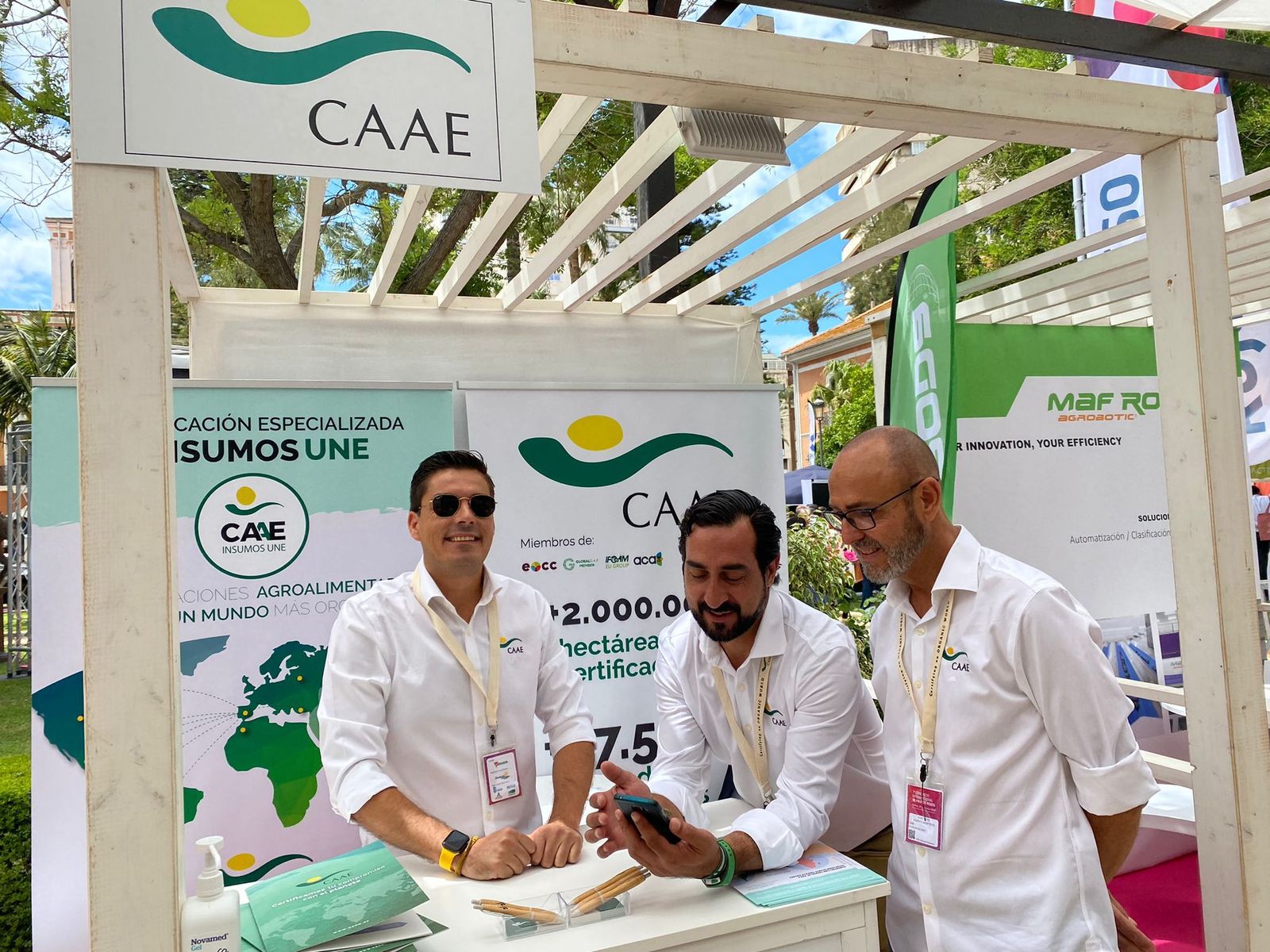 Más de medio centenar de empresas participan en el Congreso de Frutos Rojos