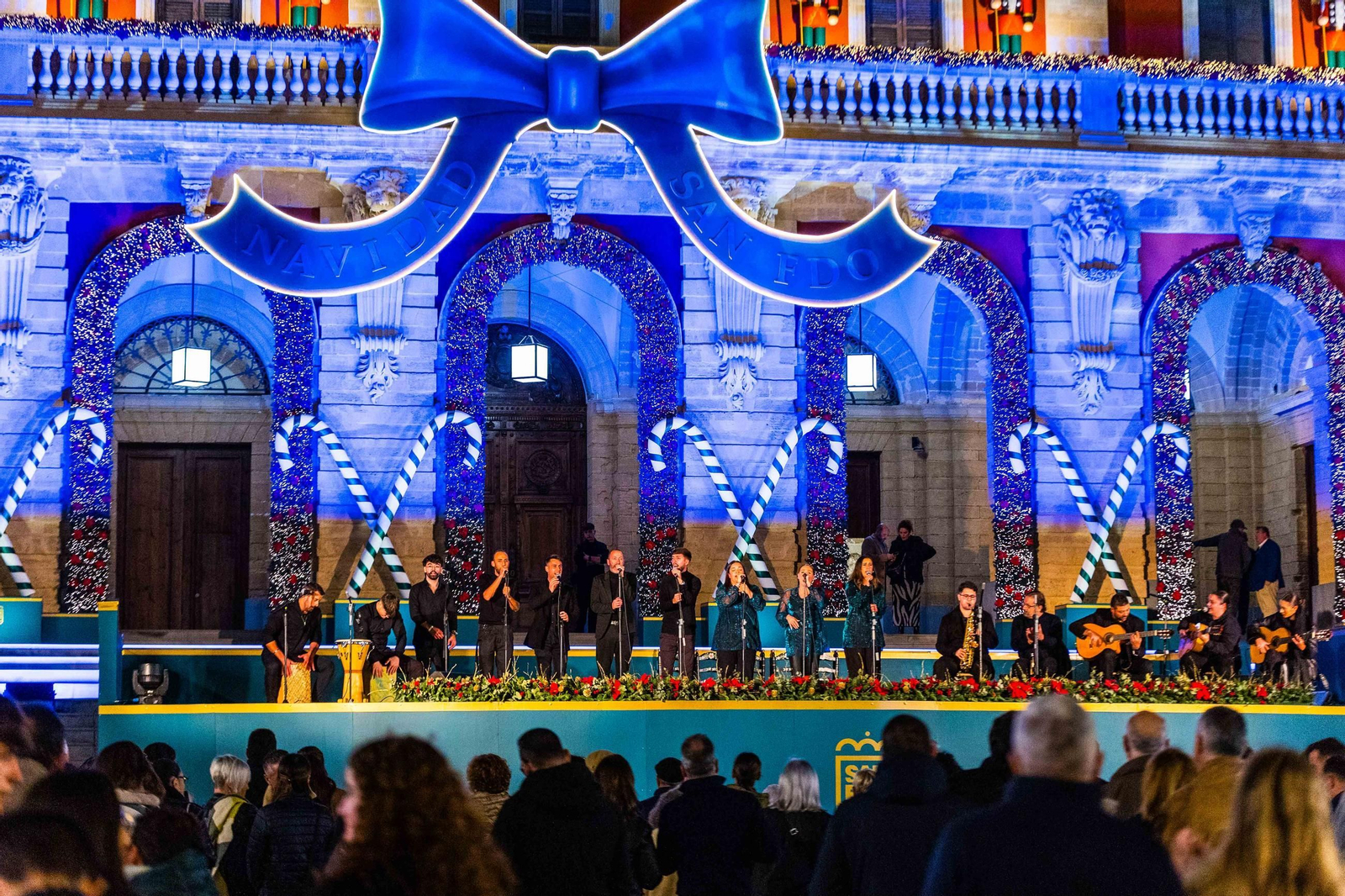 El concurso de coros de campanilleros ambienta la Navidad en San Fernando