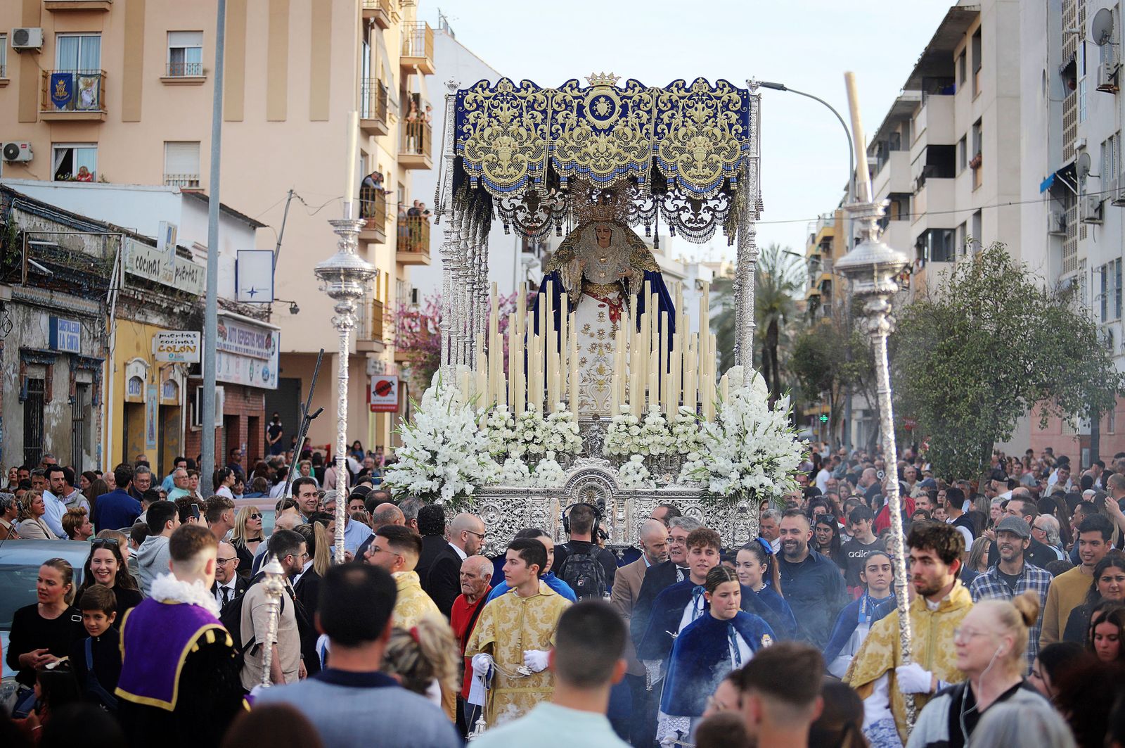 Imágenes de la procesión de la Virgen de los Dolores por Las Colonias