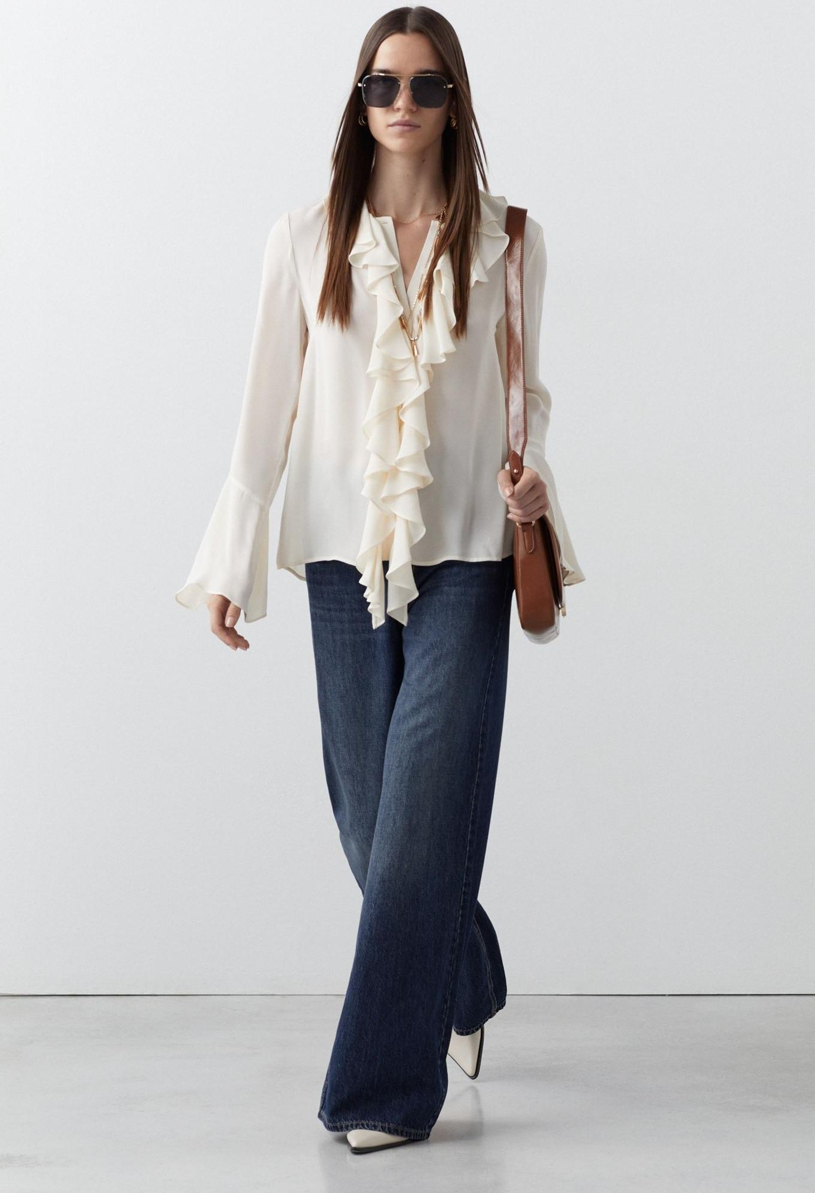 Blusa con volantes de Sfera.