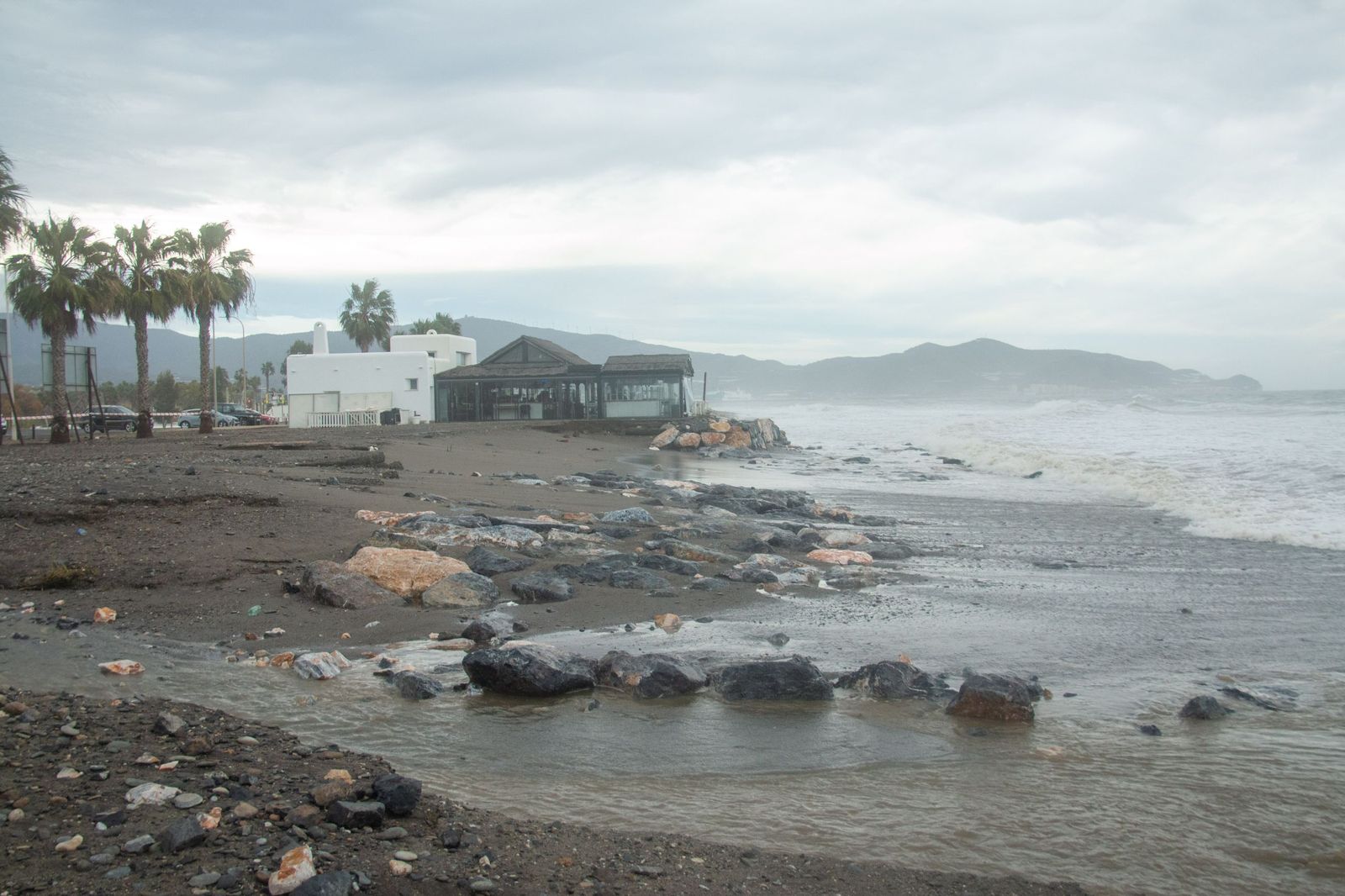 El temporal se ceba con Playa Granada