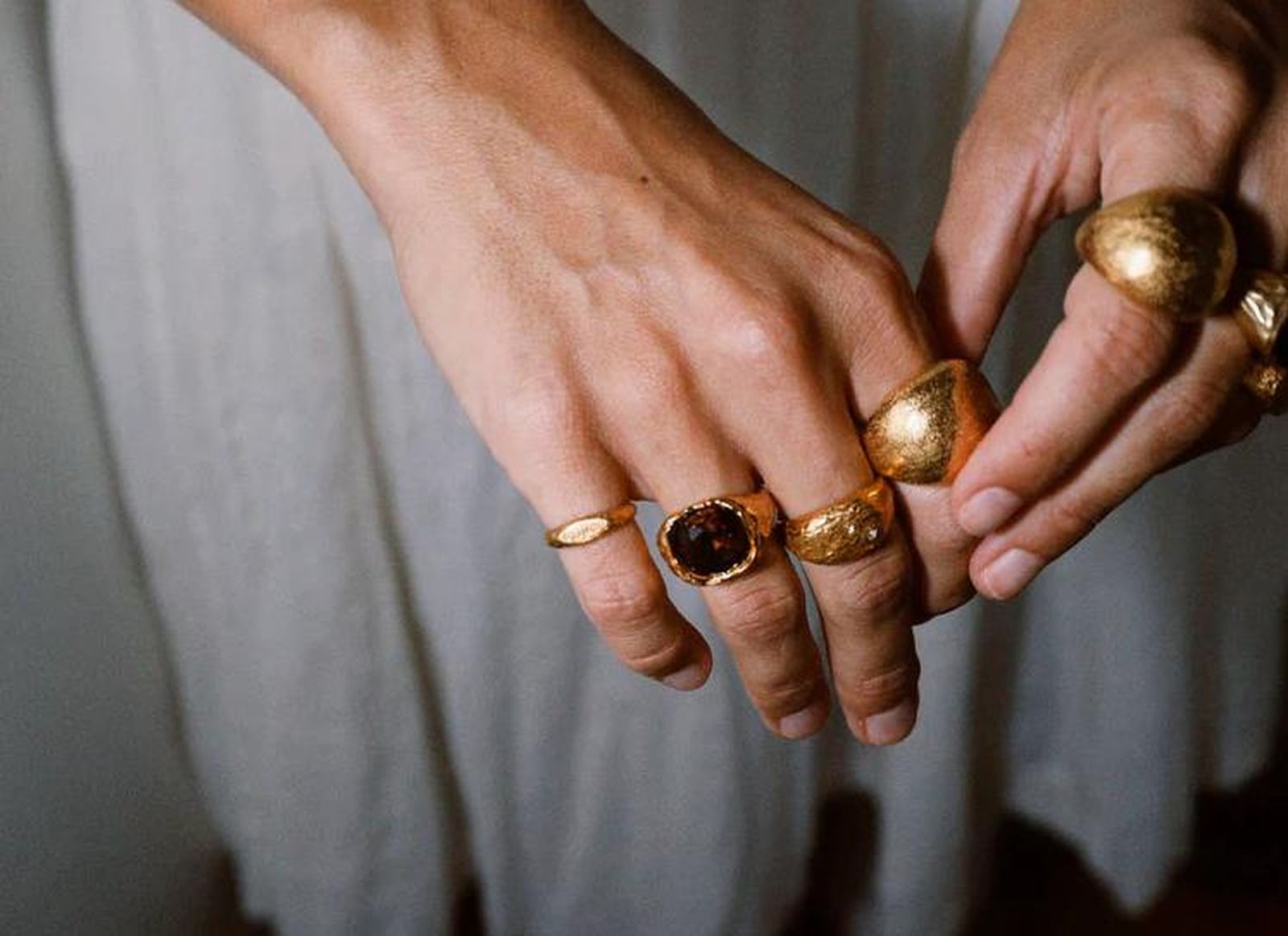 Alhaja, la firma de joyas sevillana y sostenible que se inspira en las raíces y el folclore.