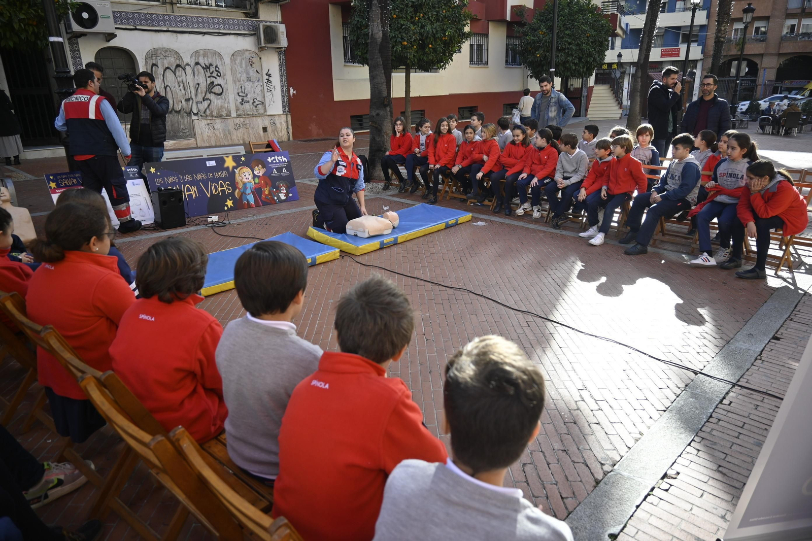 Los niños del Cardenal Spínola aprenden a salvar vidas.