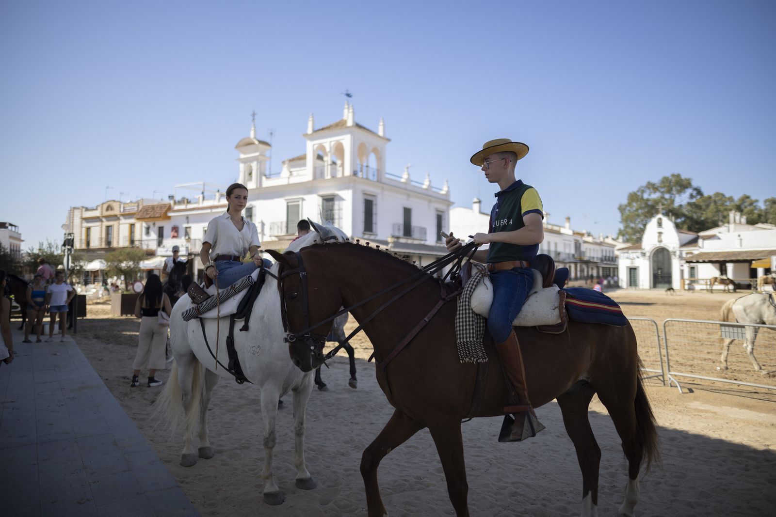Ambiente del jueves 18 de agosto en la aldea de El Rocío durante el Rocío Chico