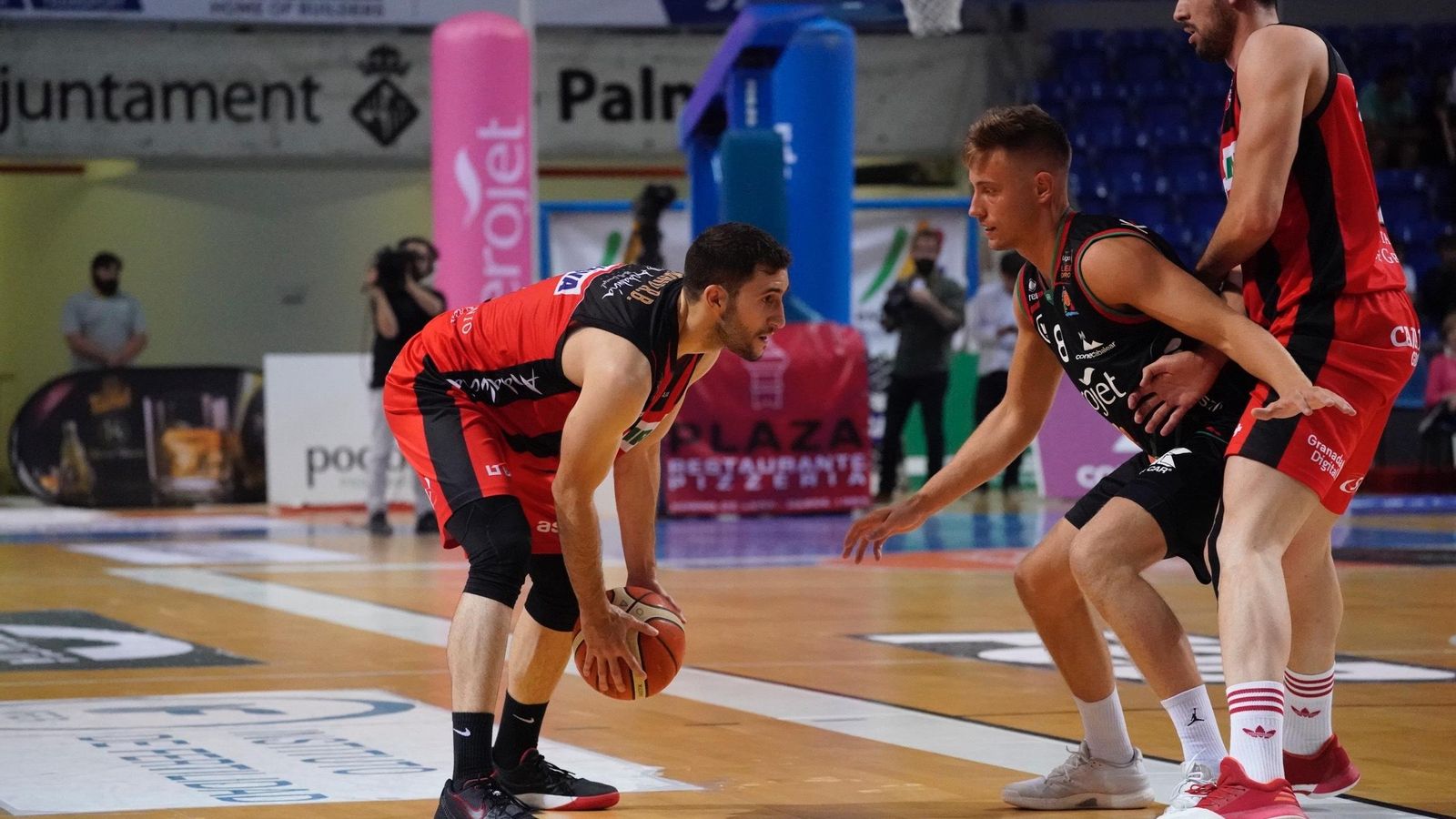 Manu Rodríguez protagonizó un gran primer cuarto Manu Rodríguez protagonizó un gran primer cuarto