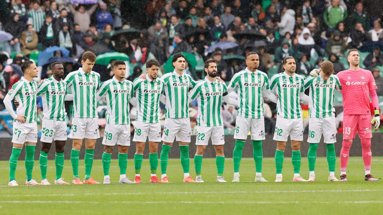 Un once inicial del Betis antes de un partido la pasada temporada.