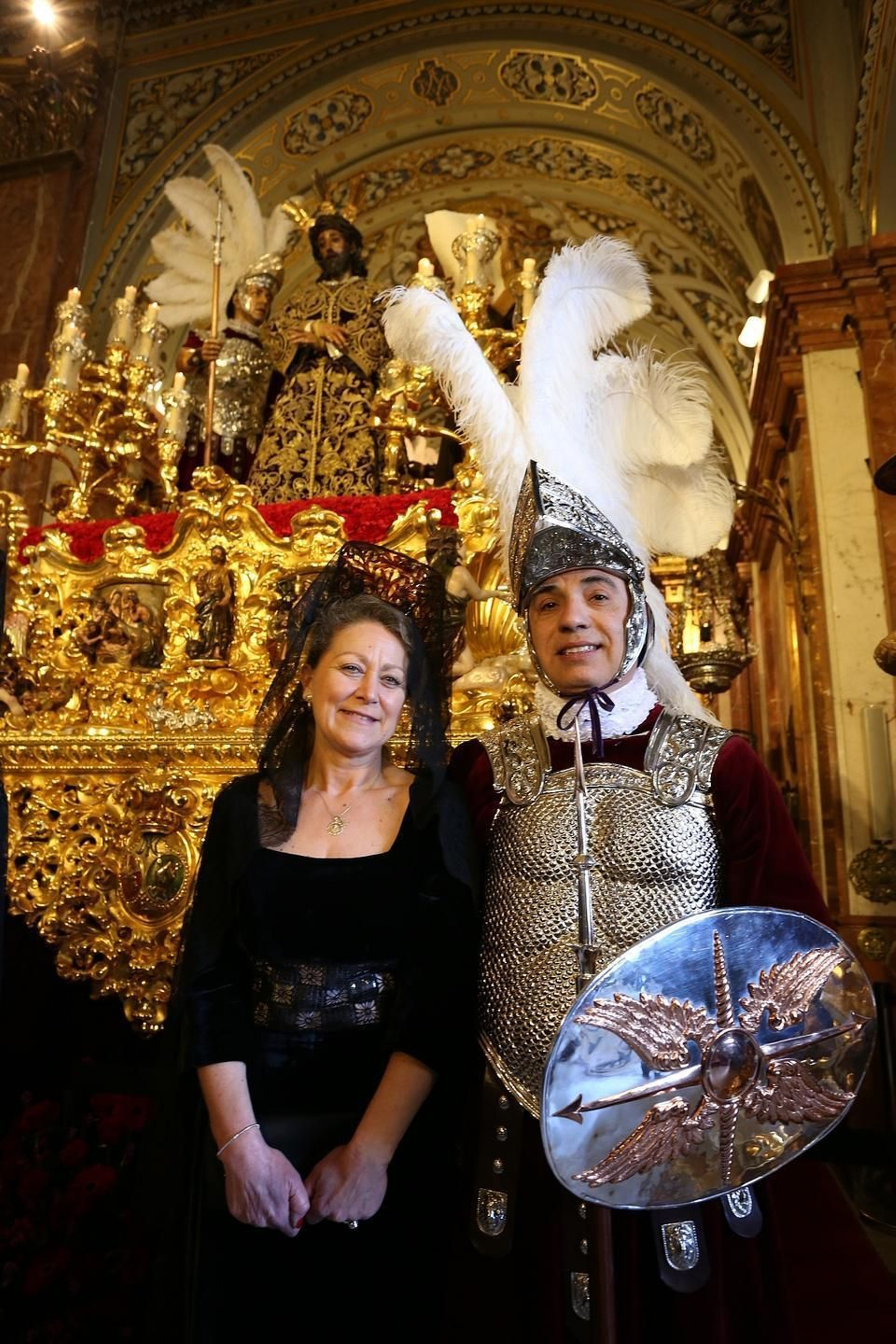 Visita a la basílica de la Macarena en el mañana del Jueves Santo.