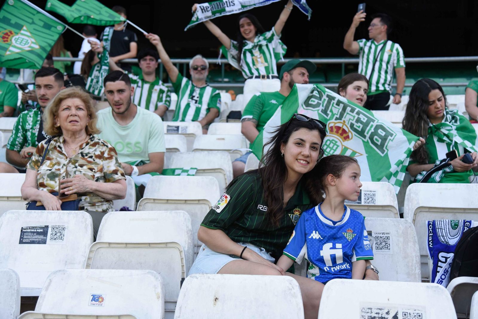 Las fotos de la afición del Betis en el Villamarín