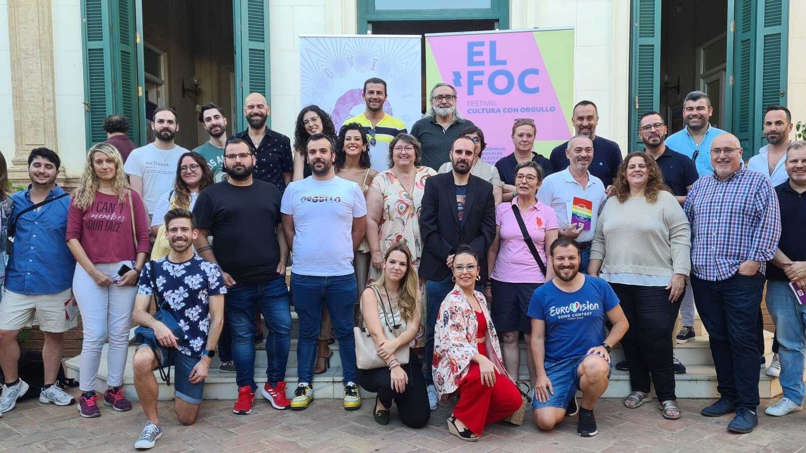 Organizadores y fans eurovisivos de la exposición 'Sevilla's living a celebration'