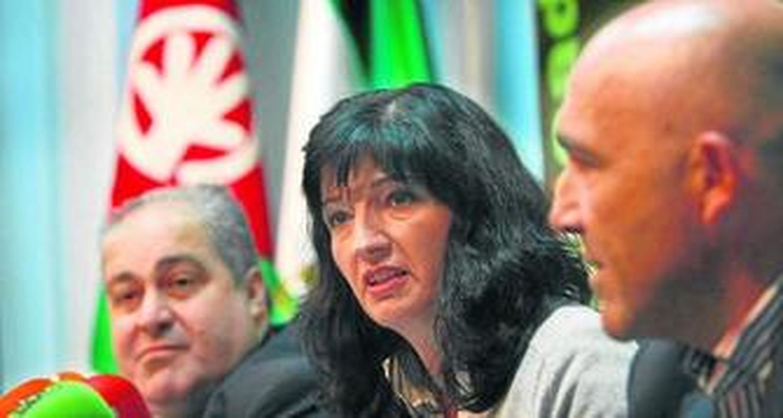 Pilar González, con Ramón Sánchez Heredia (izquierda) y Manuel de Bernardo (derecha), ayer.