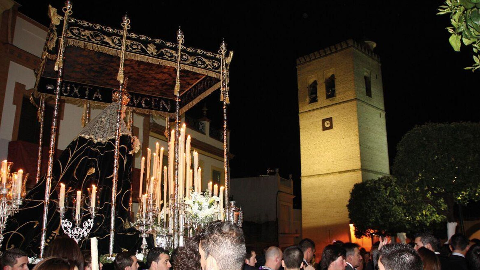 El antiquísimo paso en el que la Virgen de la Soledad sale para esta procesión.