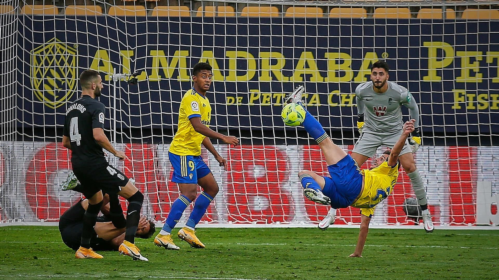 Partido de fútbol Cádiz CF - Granada Partido de fútbol Cádiz CF - Granada