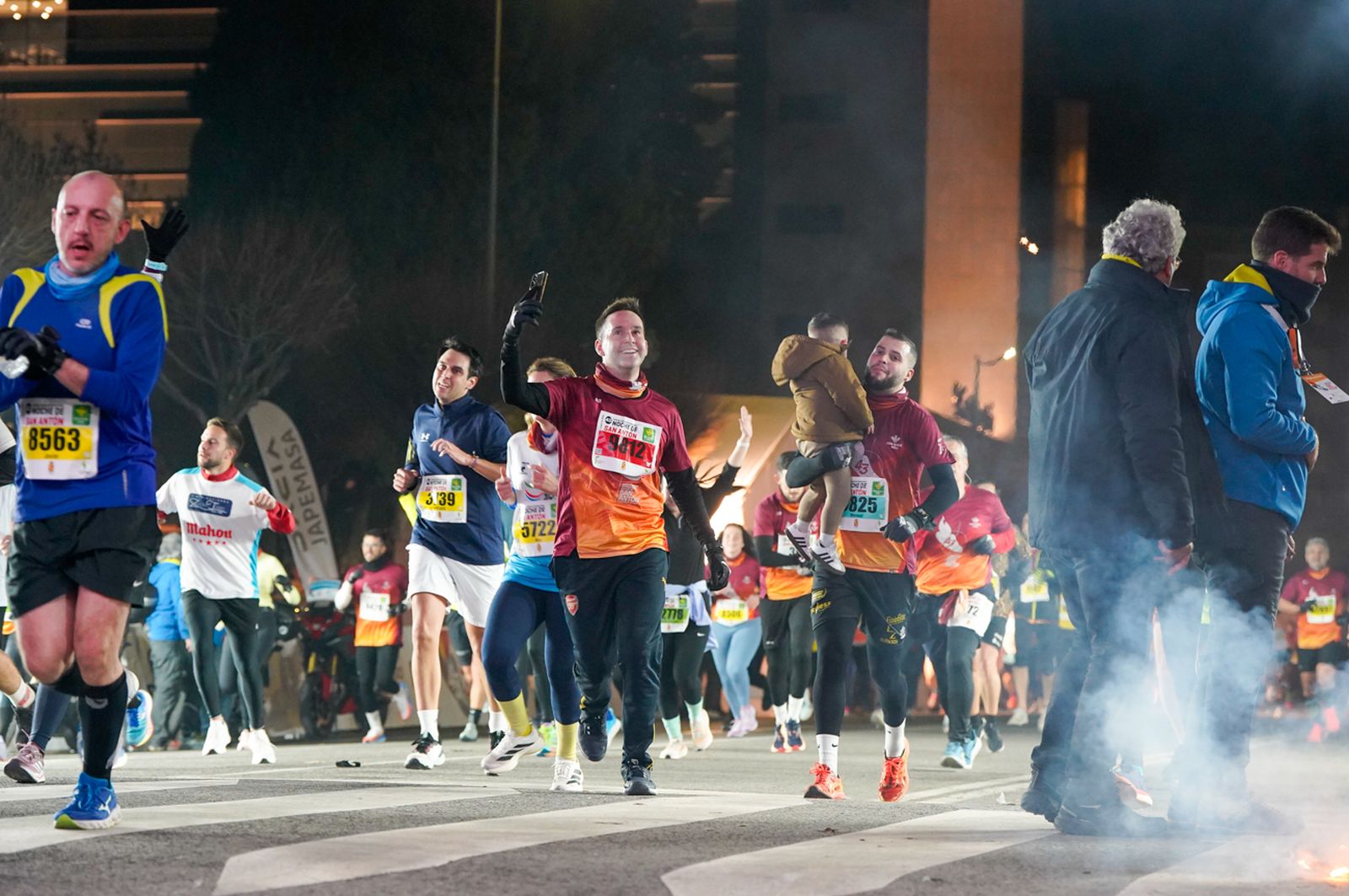 En imágenes: búscate en tu llegada a meta de la Carrera de San Antón 2026 (12)