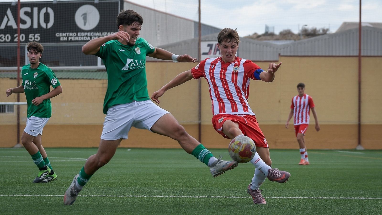 Ramón Martos, en un lance del juego durante un choque de este curso.
